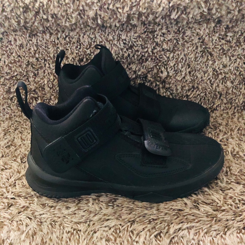 Lebrone James boys sneakers